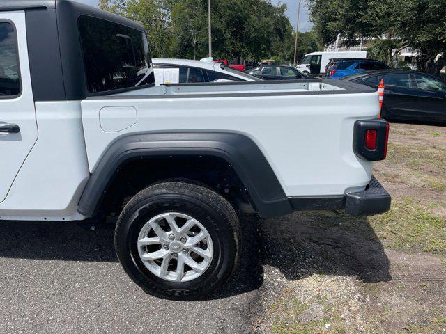 Photo of 2023 Bright White Clearcoat Jeep Gladiator