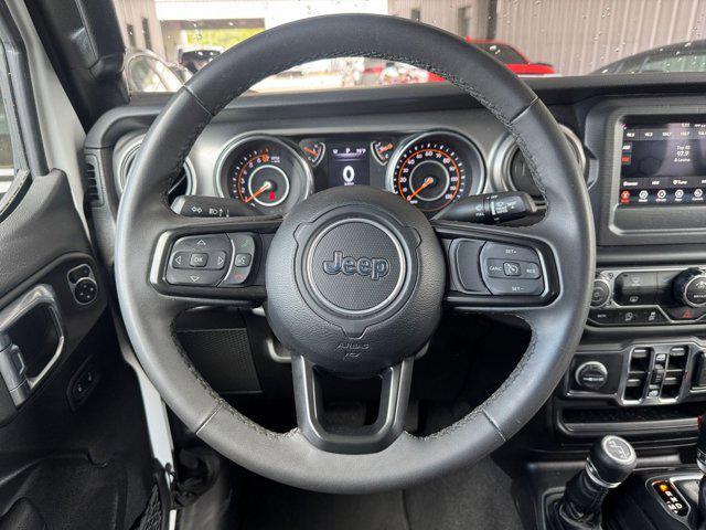 Photo of 2023 Bright White Clearcoat Jeep Gladiator