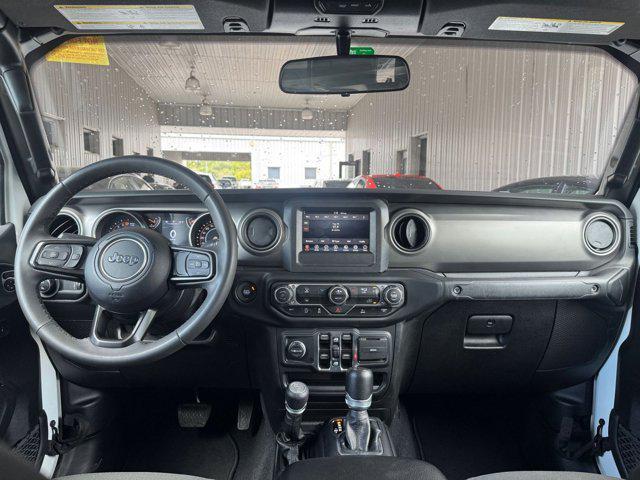 Photo of 2023 Bright White Clearcoat Jeep Gladiator