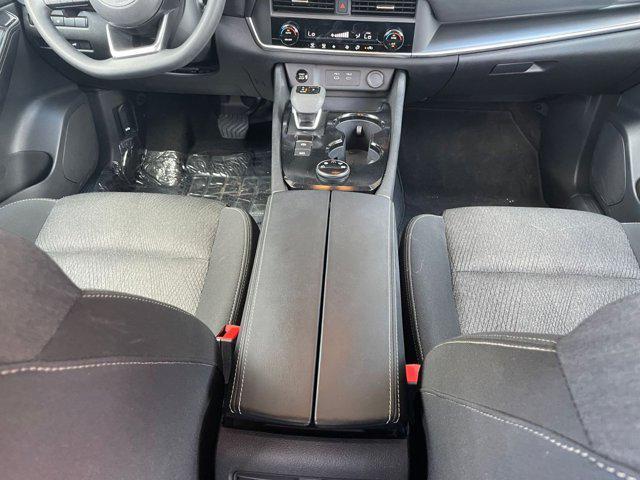 Photo of 2024 Gun Metallic Nissan Rogue