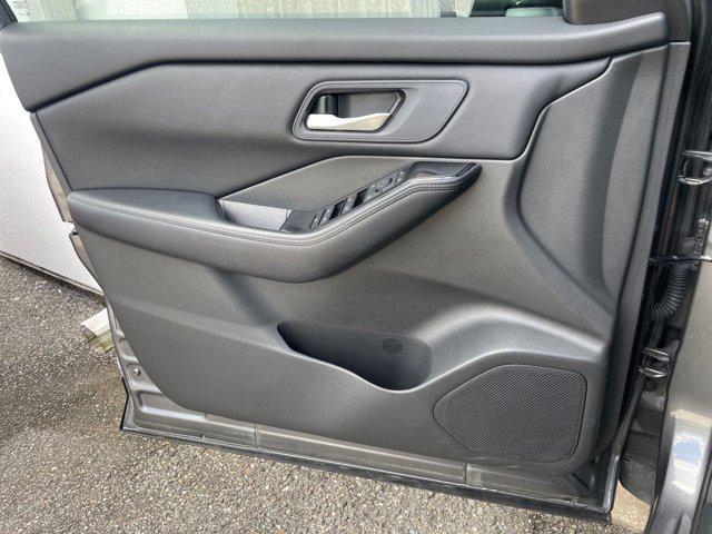 Photo of 2024 Gun Metallic Nissan Rogue