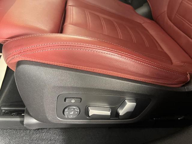 Photo of 2023 Black Sapphire Metallic BMW X4