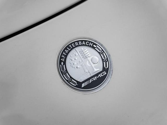 Photo of 2023 MANUFAKTUR Moonlight White Metallic Mercedes-Benz AMG SL 63
