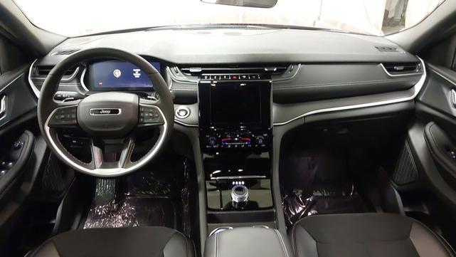 Photo of 2025 Velvet Red Pearlcoat Jeep Grand Cherokee L