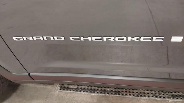 Photo of 2025 Baltic Gray Metallic Clearcoat Jeep Grand Cherokee L