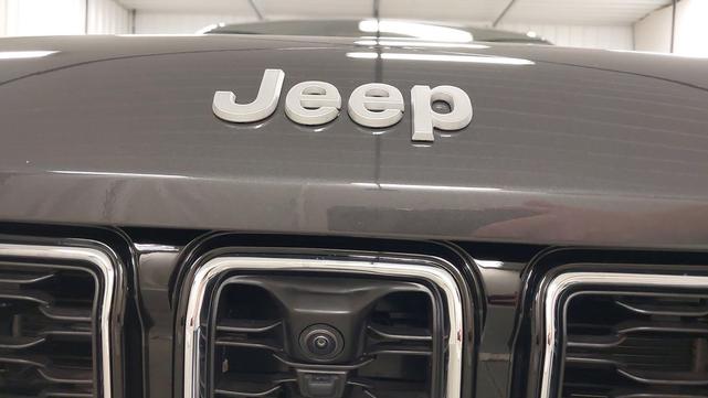 Photo of 2025 Baltic Gray Metallic Clearcoat Jeep Grand Cherokee L