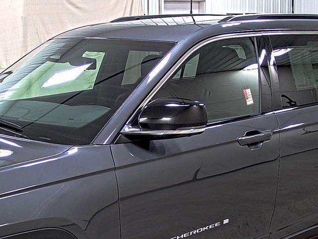 Photo of 2025 Baltic Gray Metallic Clearcoat Jeep Grand Cherokee L