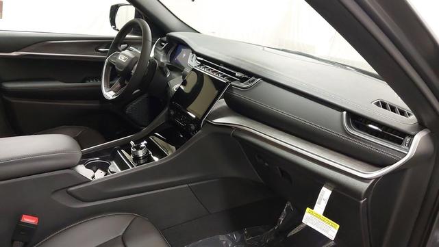Photo of 2025 Baltic Gray Metallic Clearcoat Jeep Grand Cherokee L