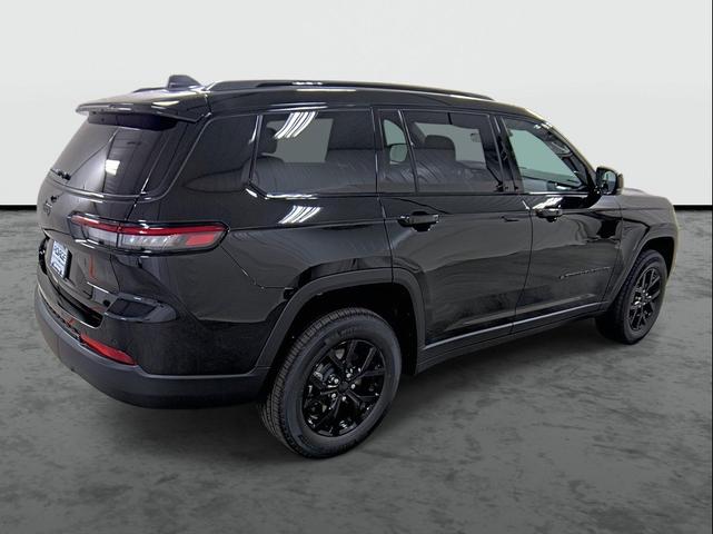 Photo of 2025 Diamond Black Crystal Pearlcoat Jeep Grand Cherokee L