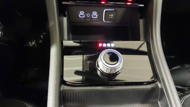 Photo of 2025 Diamond Black Crystal Pearlcoat Jeep Grand Cherokee L