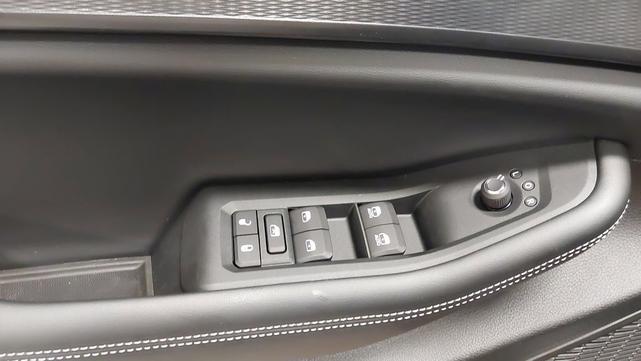 Photo of 2025 Diamond Black Crystal Pearlcoat Jeep Grand Cherokee L