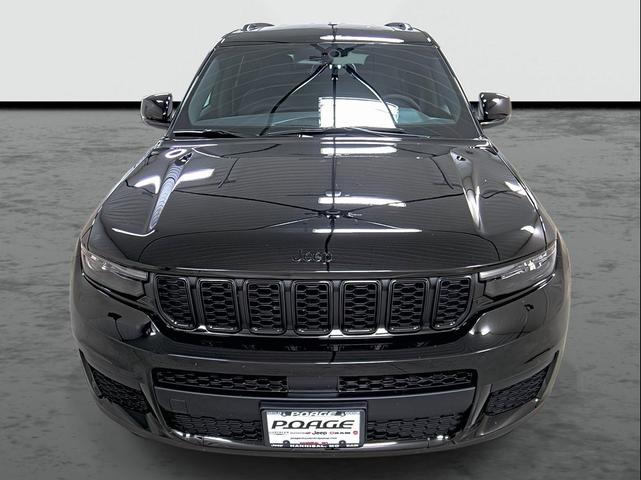 Photo of 2025 Diamond Black Crystal Pearlcoat Jeep Grand Cherokee L