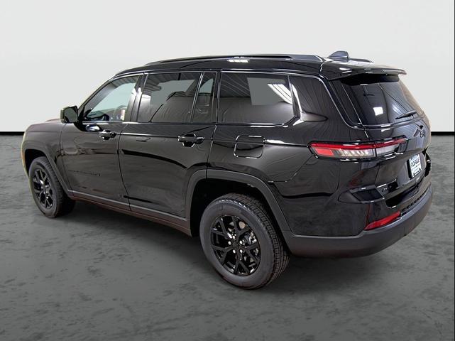Photo of 2025 Diamond Black Crystal Pearlcoat Jeep Grand Cherokee L