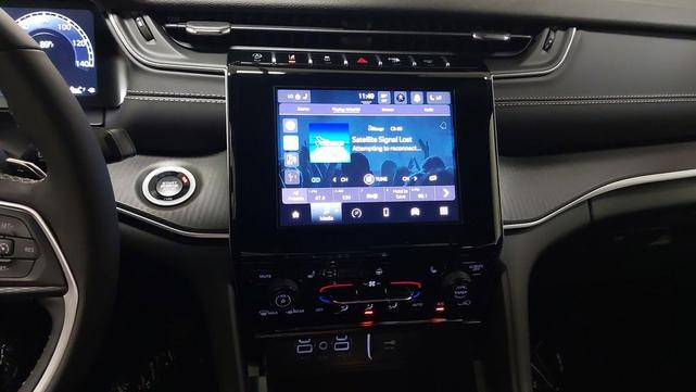 Photo of 2025 Diamond Black Crystal Pearlcoat Jeep Grand Cherokee L