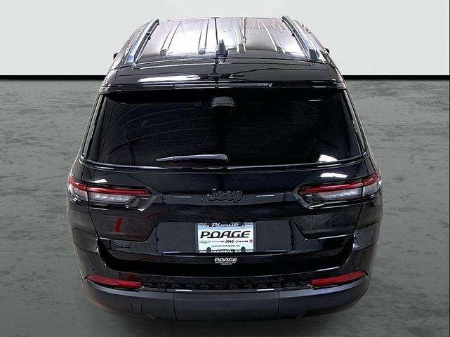 Photo of 2025 Diamond Black Crystal Pearlcoat Jeep Grand Cherokee L