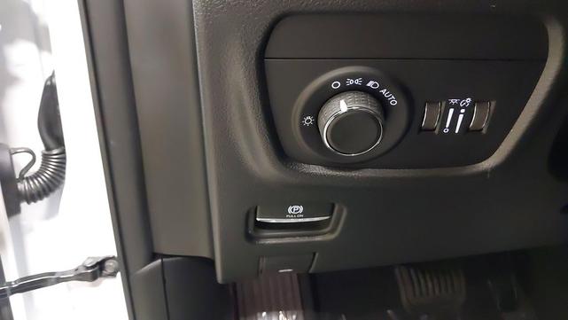 Photo of 2025 Bright White Clearcoat Jeep Grand Cherokee