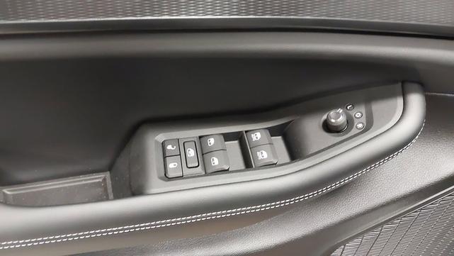 Photo of 2025 Bright White Clearcoat Jeep Grand Cherokee