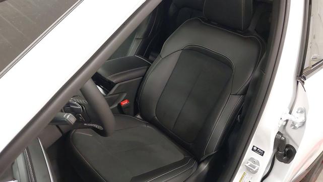 Photo of 2025 Bright White Clearcoat Jeep Grand Cherokee
