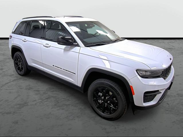 Photo of 2025 Bright White Clearcoat Jeep Grand Cherokee