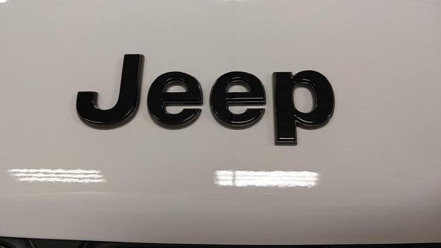 Photo of 2025 Bright White Clearcoat Jeep Grand Cherokee