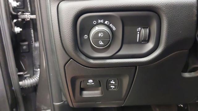 Photo of 2025 Granite Crystal Metallic Clearcoat RAM 1500