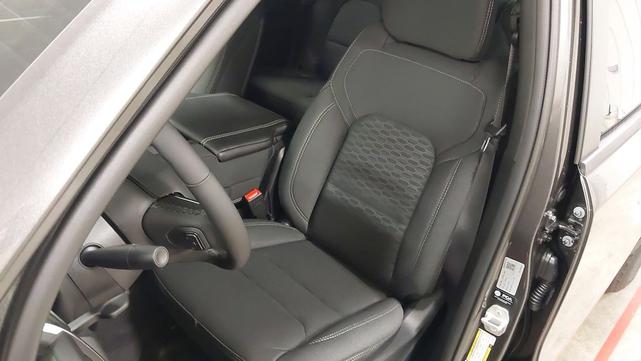 Photo of 2025 Granite Crystal Metallic Clearcoat RAM 1500