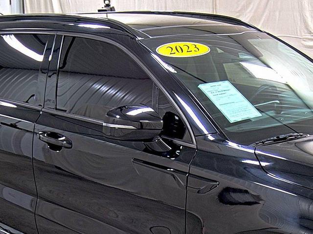 Photo of 2023 Ebony Black Kia Sorento