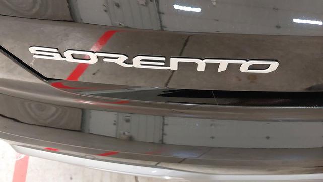 Photo of 2023 Ebony Black Kia Sorento