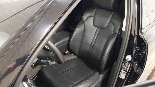 Photo of 2023 Ebony Black Kia Sorento