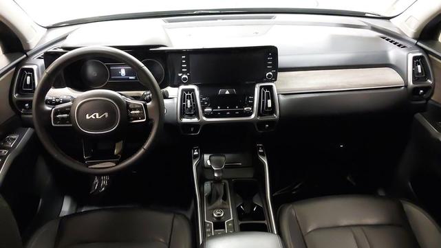 Photo of 2023 Ebony Black Kia Sorento