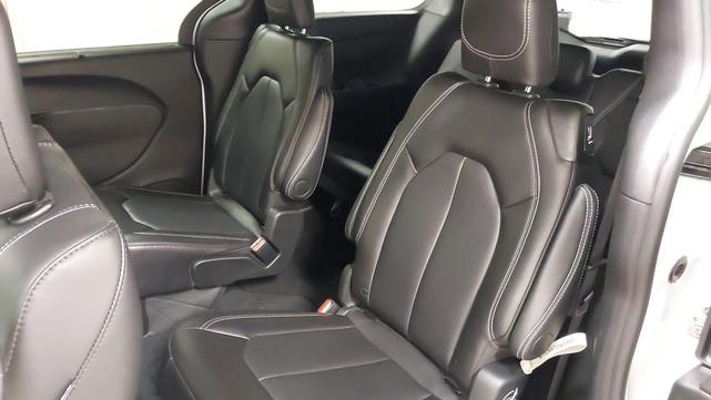 Photo of 2024 Bright White Clearcoat Chrysler Pacifica