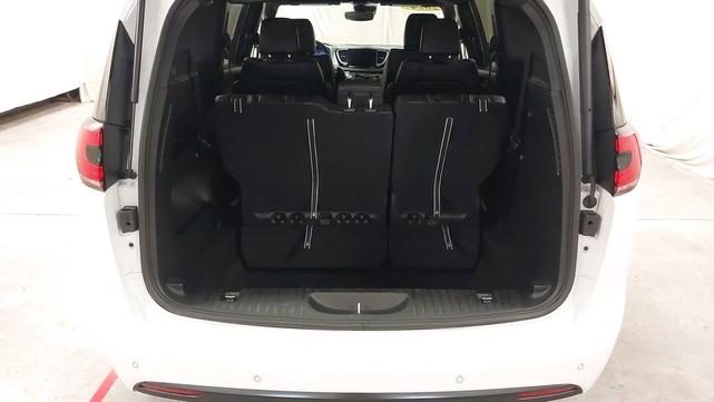 Photo of 2024 Bright White Clearcoat Chrysler Pacifica