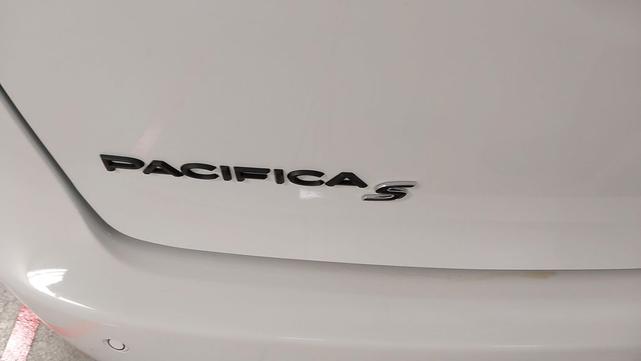 Photo of 2024 Bright White Clearcoat Chrysler Pacifica