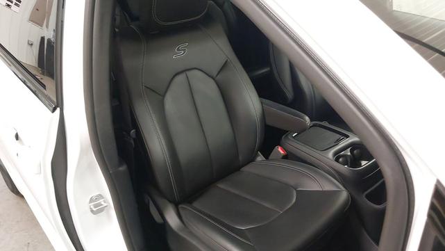 Photo of 2024 Bright White Clearcoat Chrysler Pacifica