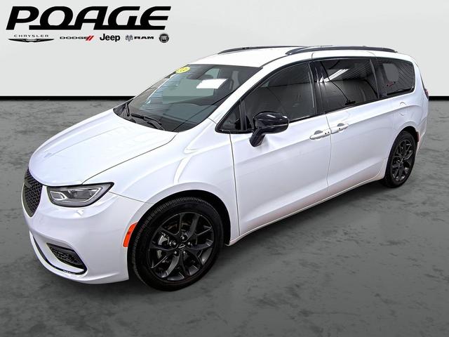Photo of 2024 Bright White Clearcoat Chrysler Pacifica