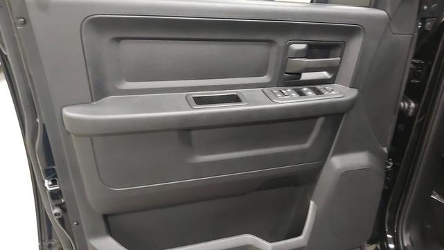 Photo of 2025 Diamond Black Crystal Pearlcoat RAM 2500