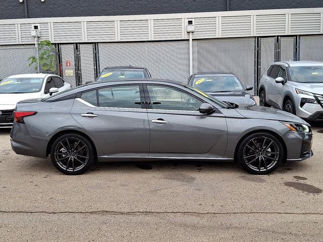 Photo of 2023 Gun Metallic Nissan Altima
