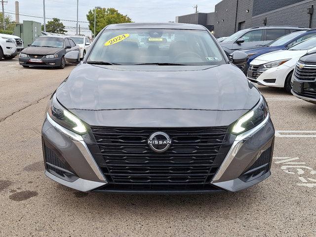 Photo of 2023 Gun Metallic Nissan Altima