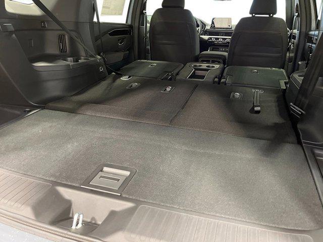 Photo of 2025 Platinum White Pearl Honda Pilot