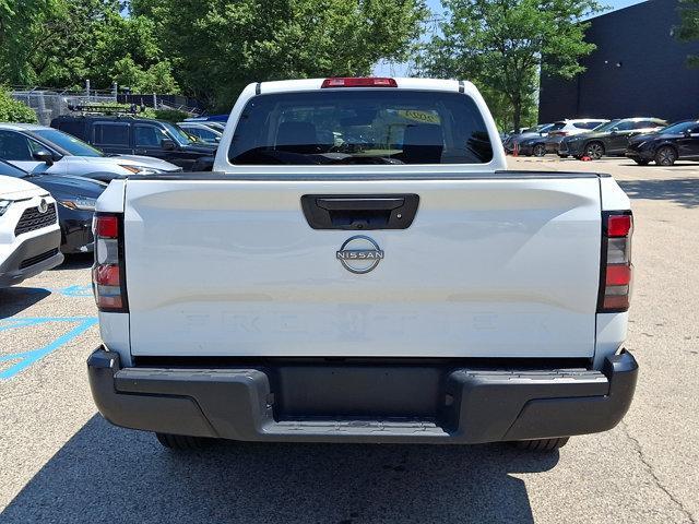 Photo of 2024 Glacier White Nissan Frontier