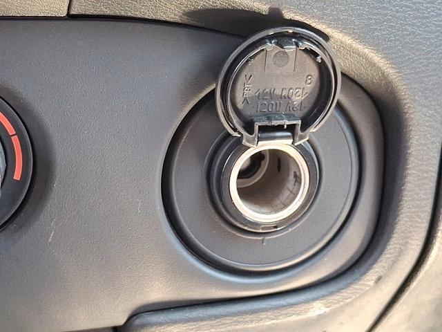 Photo of 2024 Glacier White Nissan Frontier