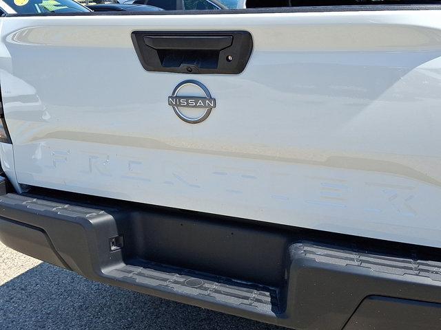 Photo of 2024 Glacier White Nissan Frontier