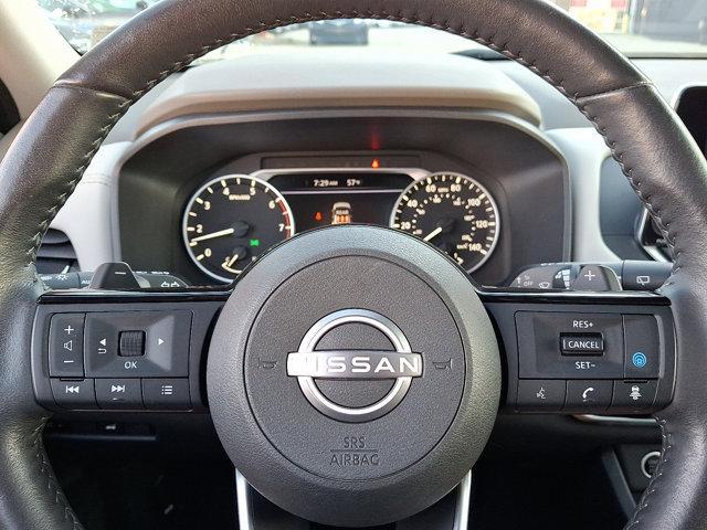 Photo of 2023 Pearl White Tricoat Nissan Rogue