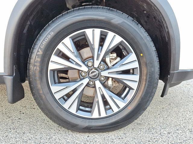 Photo of 2023 Pearl White Tricoat Nissan Rogue