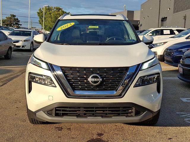 Photo of 2023 Pearl White Tricoat Nissan Rogue
