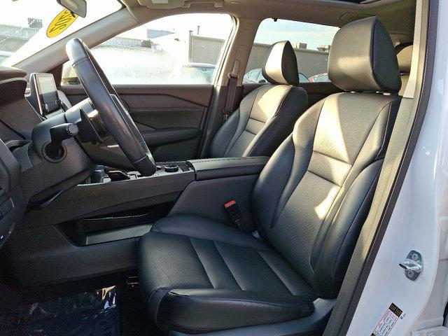 Photo of 2023 Pearl White Tricoat Nissan Rogue