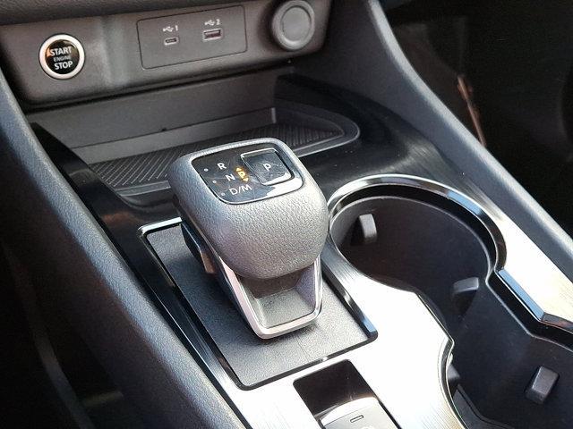 Photo of 2023 Pearl White Tricoat Nissan Rogue