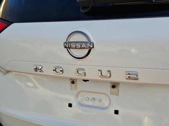 Photo of 2023 Pearl White Tricoat Nissan Rogue