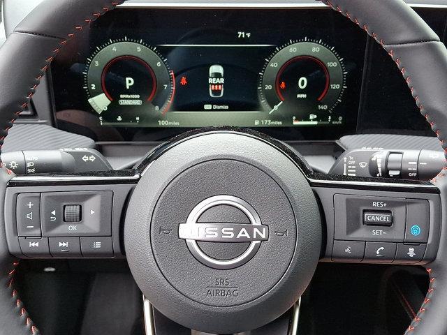Photo of 2025 Aspen White Tricoat Nissan Kicks