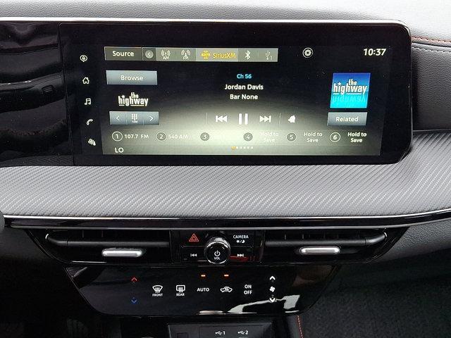 Photo of 2025 Aspen White Tricoat Nissan Kicks